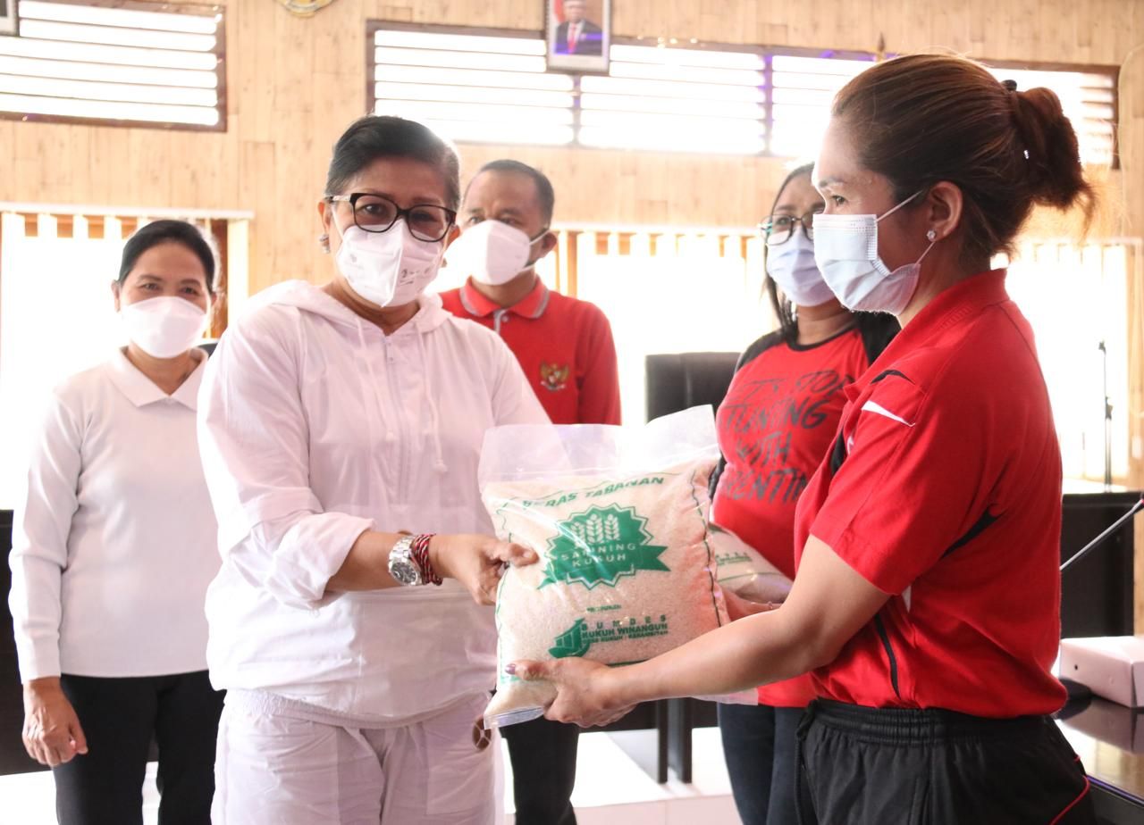 podiumnews.com-Ny Putri Koster Ajak Kader PKK Amalkan Program Pokok di Tengah Masyarakat